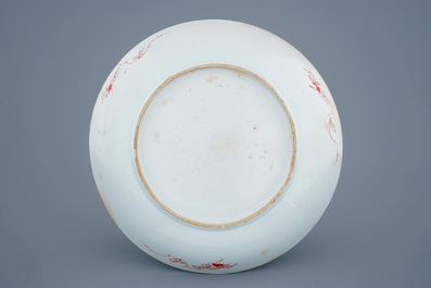 Un grand plat en porcelaine de Chine famille verte aux oiseaux et col&eacute;opt&egrave;res, Kangxi
