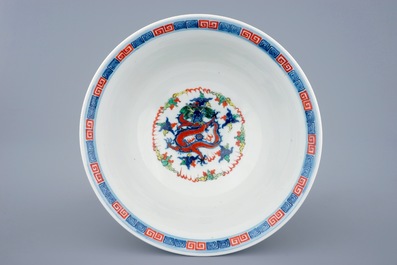 A large Chinese wucai bowl with fighting dragons, 19th C.