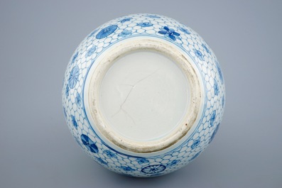 A Chinese blue and white tianqiuping bottle vase, 19th C.