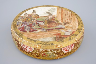 A round Japanese porcelain box and cover, Satsuma, Japan, 19th C.