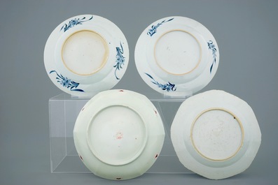 Un lot de 6 assiettes et plats en porcelaine de Chine bleu et blanc, 18/19&egrave;me