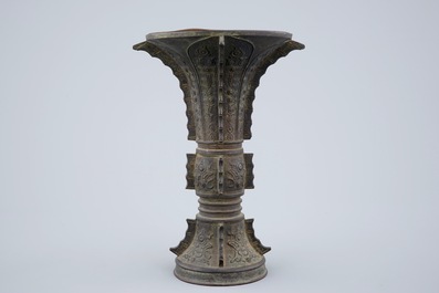 Un vase gu en bronze, Chine, fin de la Dynastie Ming