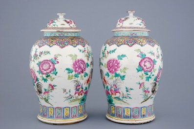 A pair of Chinese famille rose baluster jars and covers with roosters, 19th C.