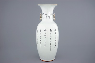 Un vase en porcelaine de Chine famille rose, 19/20&egrave;me