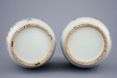 Une paire de vases en porcelaine de Chine qianjiang cai &agrave; d&eacute;cor de femmes et enfants, 19/20&egrave;me