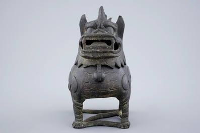 Un br&ucirc;le-parfum en bronze en forme de Qilin, Chine, fin de la Dynastie Ming