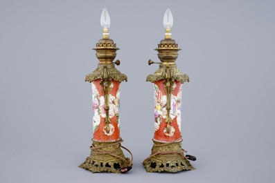 A pair of Chinese mandarin vases with bronze lamp mounts, 18/19th C.