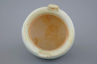 Un br&ucirc;le-parfum et un bol aux phoenix en porcelaine de Chine qingbai, Dynastie Song ou Yuan, 10-14&egrave;me