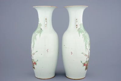 Une paire de vases en porcelaine de Chine famille rose aux oiseaux parmis fleurs, 19/20&egrave;me