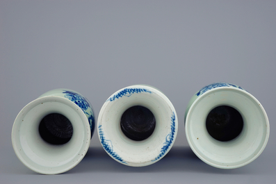 Een set van 3 Chinese blauw-wit op celadon fond vazen, 19e eeuw