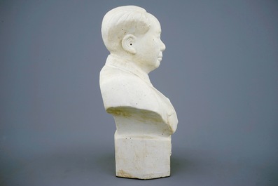 Een Chinese biscuit buste van Mao, 20e eeuw