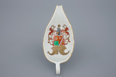 A Chinese Dutch-market export porcelain sauce boat, arms of the &quot;de Heere&quot; family, Qianlong period, ca. 1763