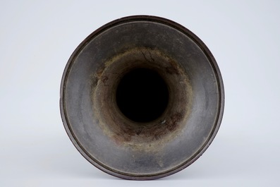 Un vase gu en bronze, Chine, fin de la Dynastie Ming