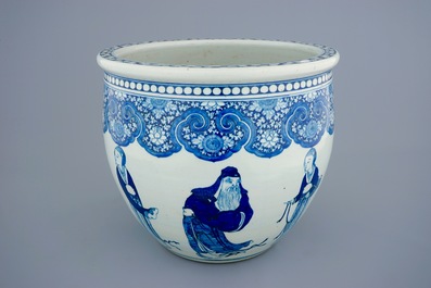 Un aquarium en porcelaine de Chine bleu et blanc &agrave; d&eacute;cor de personnages, 19&egrave;me