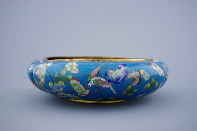 A Chinese cloisonn&eacute; shallow oval basin, 19th C.