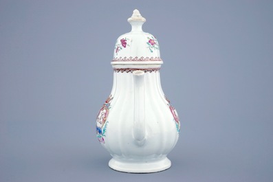 Une th&eacute;i&egrave;re armoiri&eacute;e en porcelaine de Chine famille rose pour le march&eacute; hollandais, Qianlong, 18&egrave;me