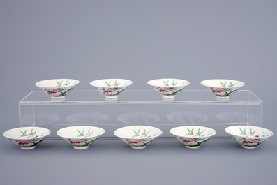 Een set van 9 Chinese famille rose kommetjes met perzikendecor, Guangxu merk en periode