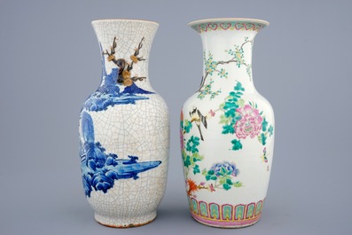 Deux vases en porcelaine de Chine famille rose et bleu et blanc, 19&egrave;me