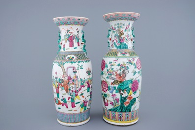 Deux grands vases en porcelaine de Chine famille rose, 19&egrave;me