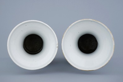 Deux grands vases en porcelaine de Chine famille rose, 19&egrave;me