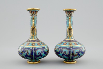 A pair of small Chinese cloisonn&eacute; bottle-shaped vases, 18/19th C.