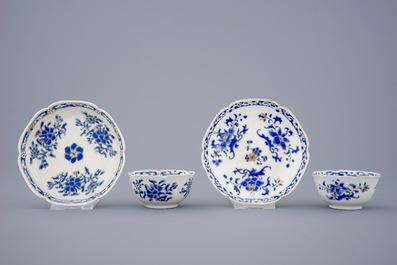 Een set van 8 Chinese overglazuur blauw en vergulde kop en schotels, Yongzheng, 1723-1735