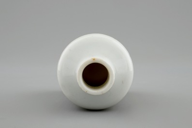 A Chinese snuff bottle with a landscape, 20th C.