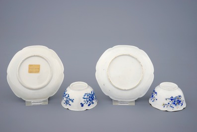 Un lot de 8 tasses et soucoupes en porcelaine de Chine en bleu, blanc et dor&eacute;, Yongzheng, 1723-1735