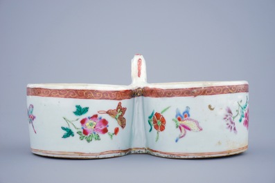 Un huilier-vinaigrier en porcelaine de Chine famille rose mont&eacute; d'&eacute;tain, Qianlong, 18&egrave;me
