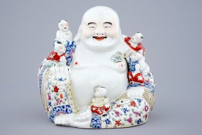 A large Chinese famille rose porcelain Buddha, 19/20th C.