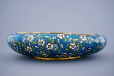 A Chinese cloisonn&eacute; shallow oval basin, 19th C.