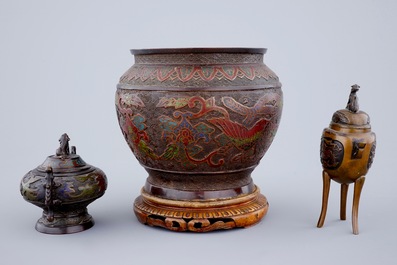Two Chinese bronze and cloisonn&eacute; censers and a jardini&egrave;re, 19/20th C.