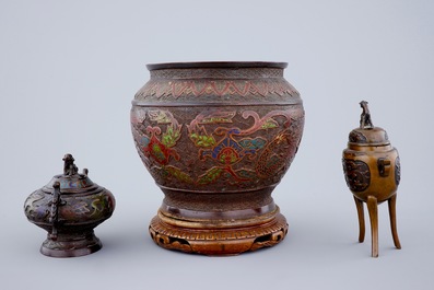 Two Chinese bronze and cloisonn&eacute; censers and a jardini&egrave;re, 19/20th C.