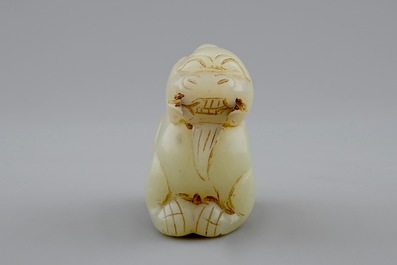 Une figure d'un cerf en jade c&eacute;ladon sculpt&eacute;, Chine, 18/19&egrave;me