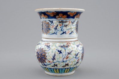 A Chinese doucai two-part vase with lotus scrolls, 19/20th C.