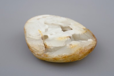 A Chinese miniature carved jade boulder, 19/20th C.