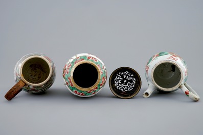 Un lot de 3 pi&egrave;ces en porcelaine de Chine famille verte, Kangxi