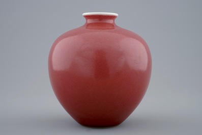 A Chinese monochrome liver-red globular vase, Daoguang seal mark, 19/20th C.