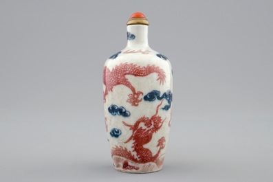 A Chinese blue, white and underglaze red snuff bottle, 18/19th C.