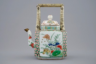A Chinese famille verte teapot and a plate with fish, Kangxi