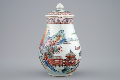 Een Chinees famille rose melkkannetje en een schoteltje, Yongzheng, 1723-1735