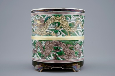 A Chinese famille noire brush pot with dragons, 19/20th C.