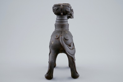 A Chinese bronze candle stick in the shape of a foo dog, 17/18th C.