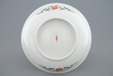 A Chinese famille verte plate with a garden scene, 19/20th C.