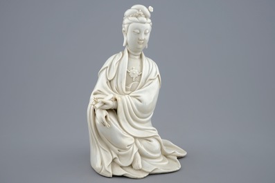 Een Chinese blanc de Chine Guanyin met reli&euml;fmerk, 18e eeuw