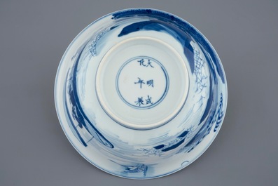 Un bol en porcelaine de Chine bleu et blanc &agrave; d&eacute;cor d'un bateau, Kangxi