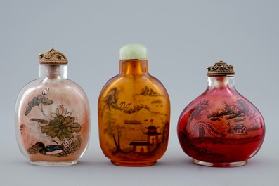 A set of 6 various Chinese glass and porcelain snuff bottles, 19/20th C.