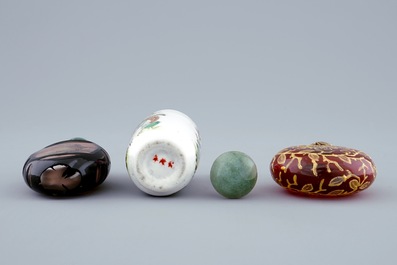 A set of 6 various Chinese glass and porcelain snuff bottles, 19/20th C.