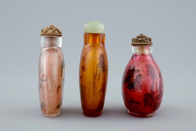 A set of 6 various Chinese glass and porcelain snuff bottles, 19/20th C.