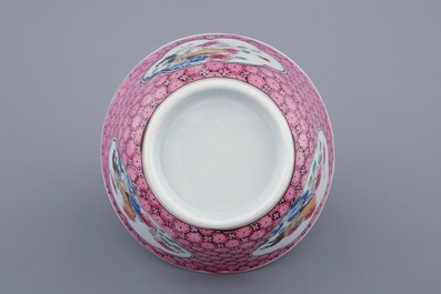Une tasse et soucoupe en porcelaine de Chine famille rose coquille d'oeuf au coq, Yongzheng, 1723-1735